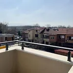 1br With Private Garage Lejlighed