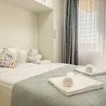 Apartment 1br With Private Garage *