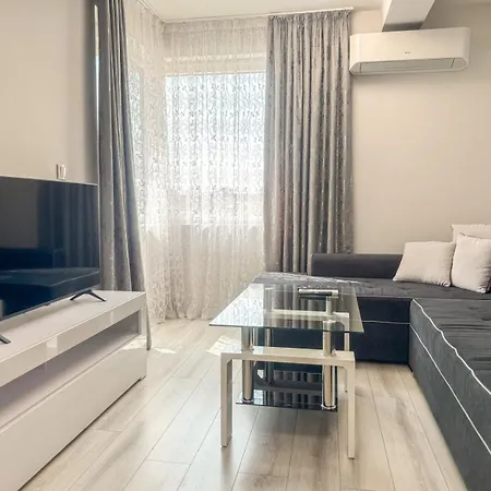 1br With Private Garage Apartmán *